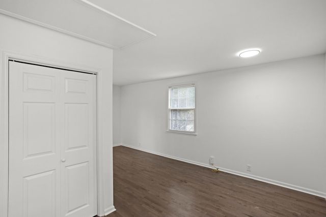 1001 Horseshoe Dr, Nashville, TN 37216