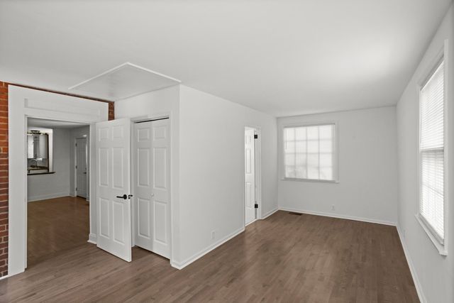 1001 Horseshoe Dr, Nashville, TN 37216