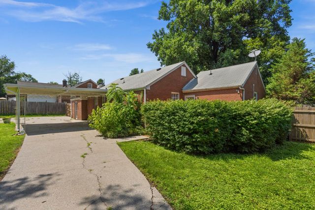 1001 Horseshoe Dr, Nashville, TN 37216