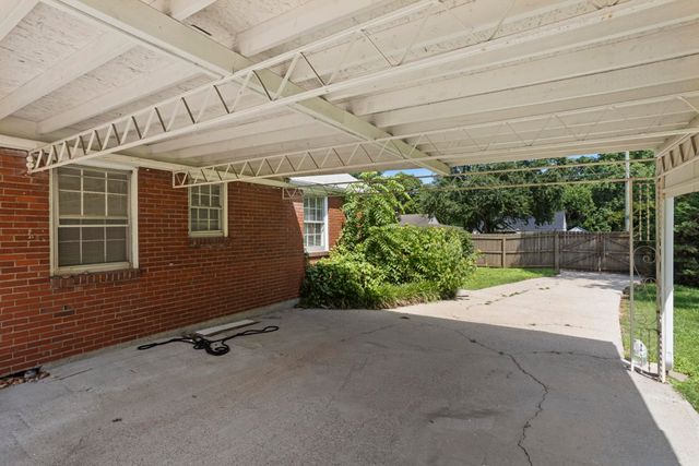 1001 Horseshoe Dr, Nashville, TN 37216