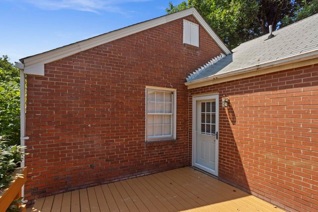 1001 Horseshoe Dr, Nashville, TN 37216