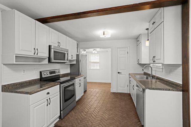 1001 Horseshoe Dr, Nashville, TN 37216