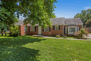 1001 Horseshoe Dr, Nashville, TN 37216