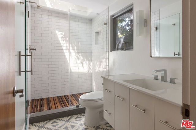 5715 Satsuma Avenue, North Hollywood (los Angeles), CA 91601