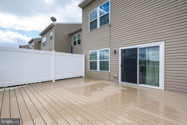 963 BRECHIN LN, York, PA 17403