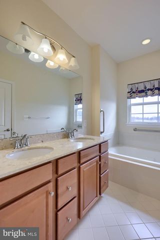 963 BRECHIN LN, York, PA 17403