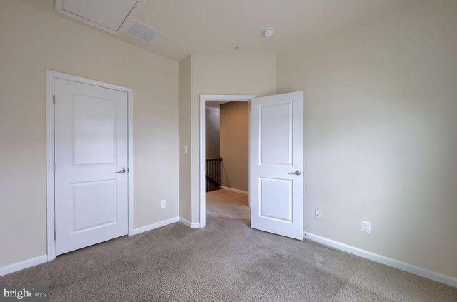 963 BRECHIN LN, York, PA 17403