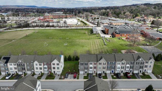 963 BRECHIN LN, York, PA 17403