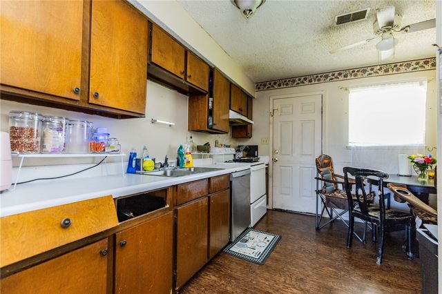1323, 1325, 1327 Price Lane, Rogers, AR 72758