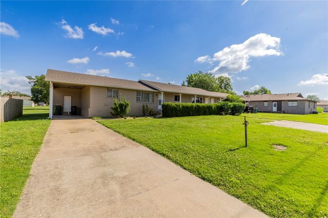 1323, 1325, 1327 Price Lane, Rogers, AR 72758