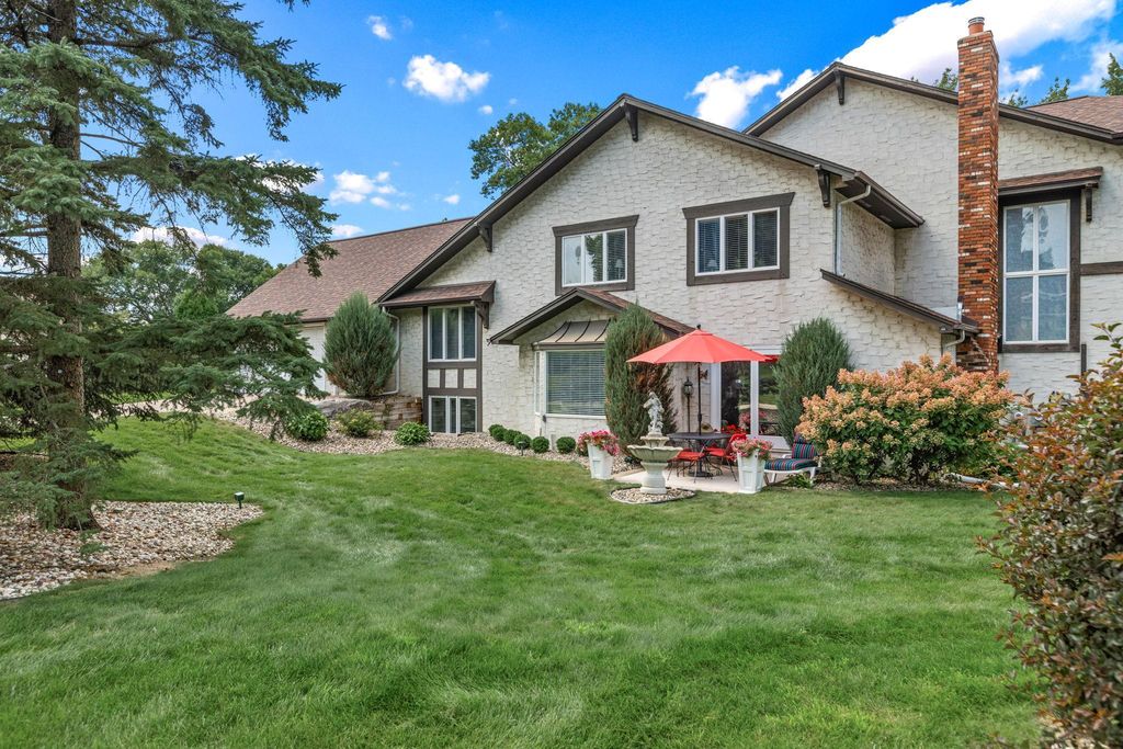 1869 Eagle Ridge Drive 12, Mendota Heights, MN 55118