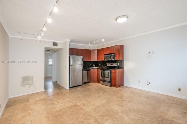 1872 NE 46th St D5, Fort Lauderdale, FL 33308