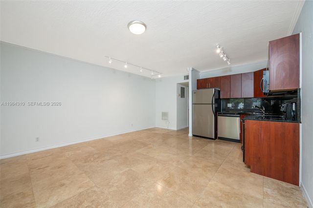 1872 NE 46th St D5, Fort Lauderdale, FL 33308