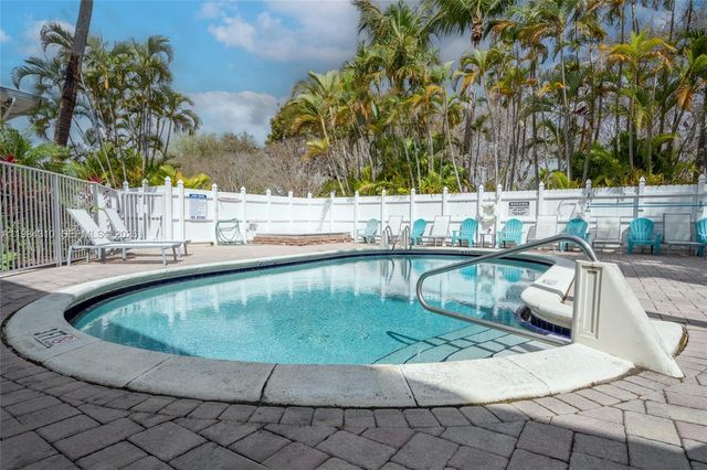 1872 NE 46th St D5, Fort Lauderdale, FL 33308