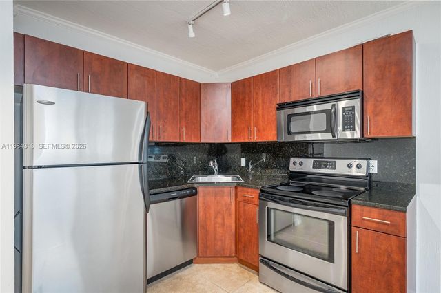 1872 NE 46th St D5, Fort Lauderdale, FL 33308