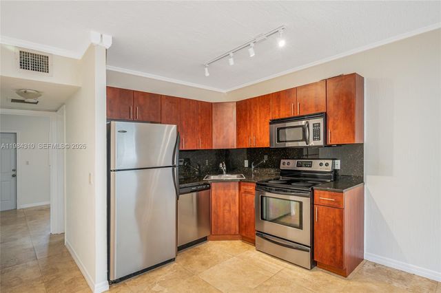 1872 NE 46th St D5, Fort Lauderdale, FL 33308