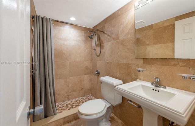 1872 NE 46th St D5, Fort Lauderdale, FL 33308