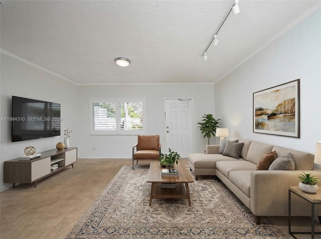 1872 NE 46th St D5, Fort Lauderdale, FL 33308