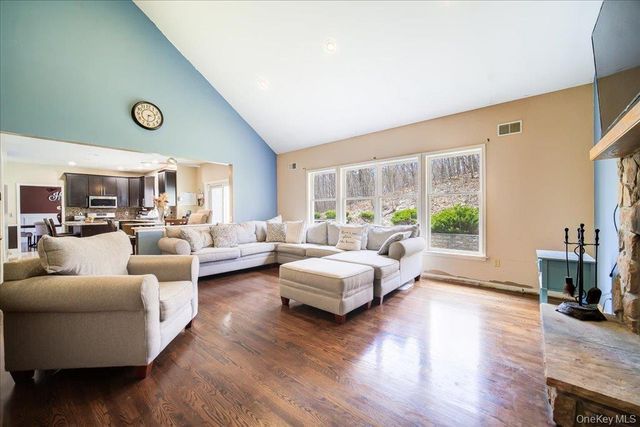 17 Long View Drive, Unionville, NY 10988