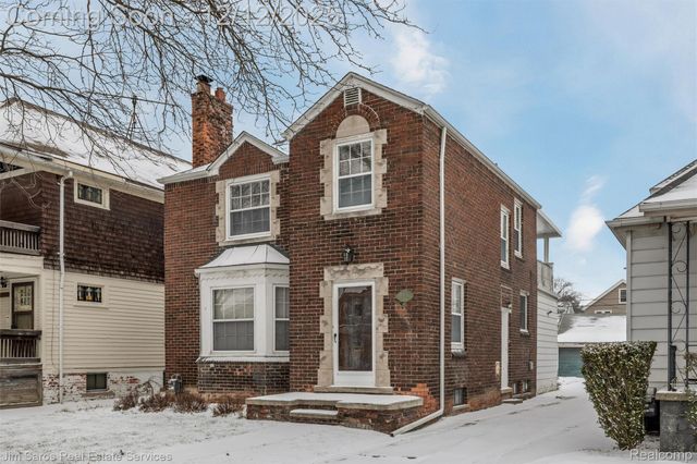 1328 Lakepointe Street, Grosse Pointe, MI 48230