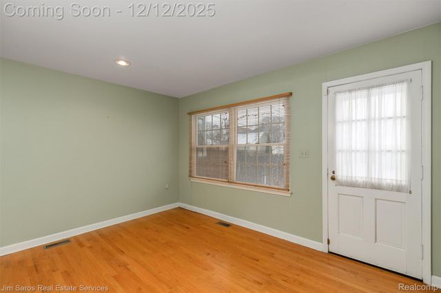 1328 Lakepointe Street, Grosse Pointe, MI 48230