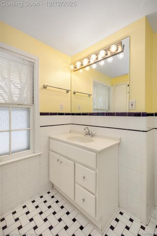 1328 Lakepointe Street, Grosse Pointe, MI 48230