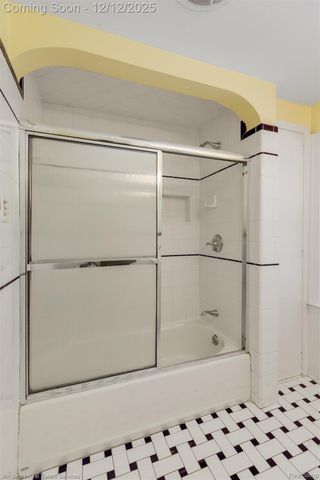 1328 Lakepointe Street, Grosse Pointe, MI 48230