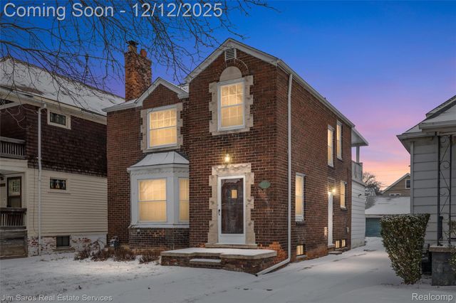 1328 Lakepointe Street, Grosse Pointe, MI 48230