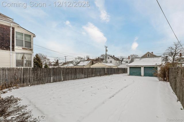 1328 Lakepointe Street, Grosse Pointe, MI 48230