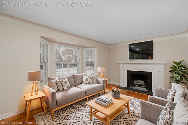 1328 Lakepointe Street, Grosse Pointe, MI 48230