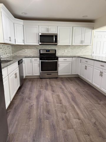 3412 W 78th Place, Merrillville, IN 46410