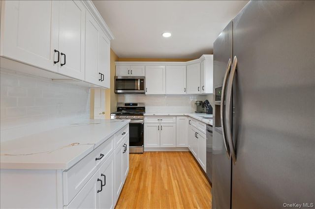 2 Fern Place, Plainview, NY 11803
