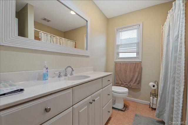 2 Fern Place, Plainview, NY 11803