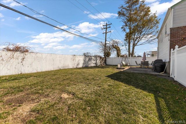 2 Fern Place, Plainview, NY 11803