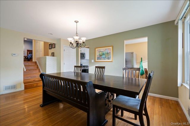 2 Fern Place, Plainview, NY 11803