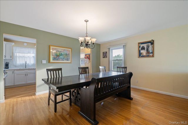 2 Fern Place, Plainview, NY 11803
