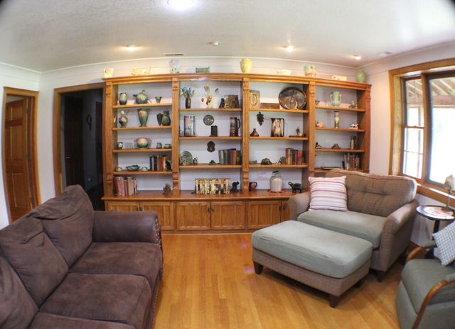 5435 State Road, Hillsdale, MI 49242