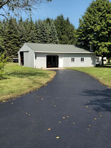 5435 State Road, Hillsdale, MI 49242