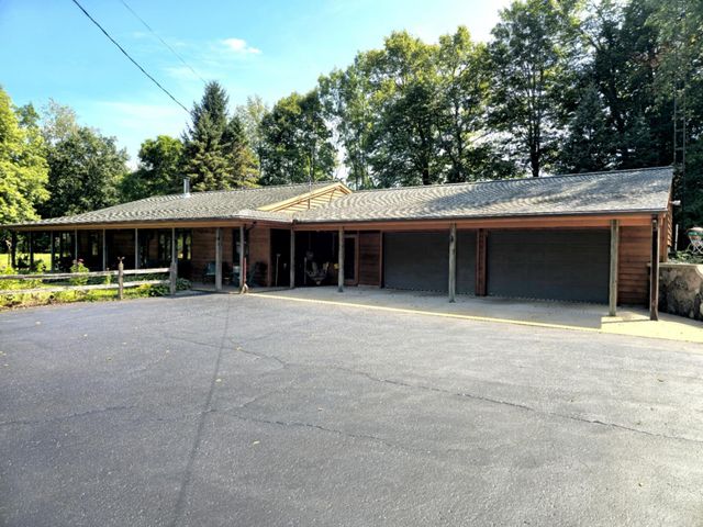 5435 State Road, Hillsdale, MI 49242