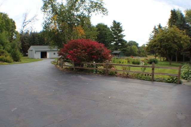 5435 State Road, Hillsdale, MI 49242