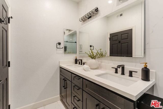 3284 Barham Boulevard 301, Los Angeles, CA 90068