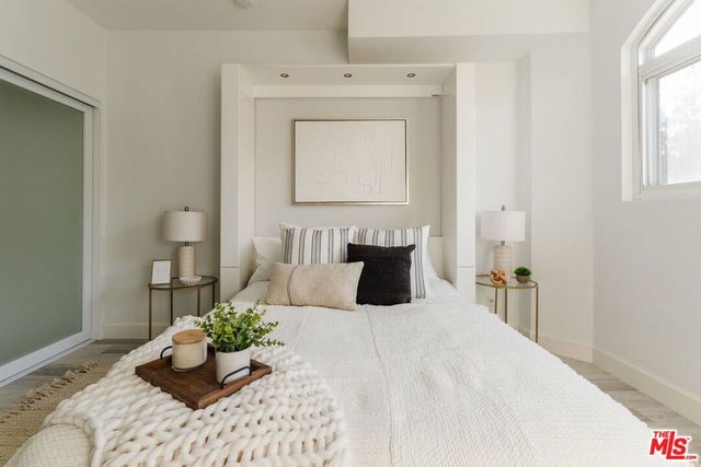 3284 Barham Boulevard 301, Los Angeles, CA 90068