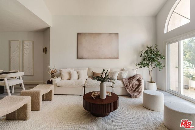 3284 Barham Boulevard 301, Los Angeles, CA 90068