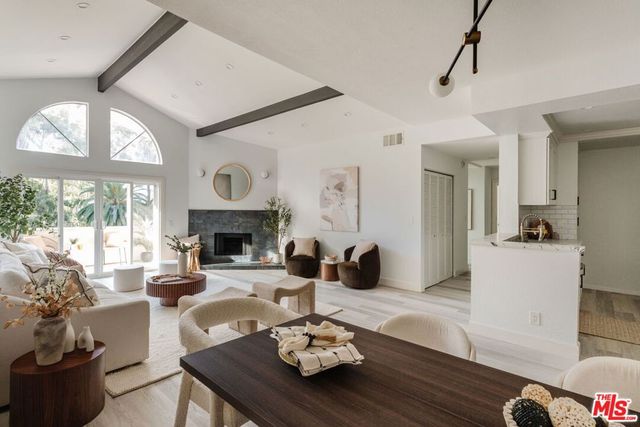 3284 Barham Boulevard 301, Los Angeles, CA 90068