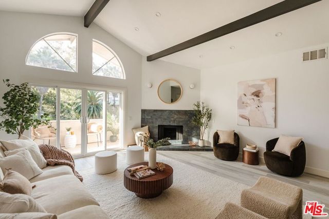 3284 Barham Boulevard 301, Los Angeles, CA 90068