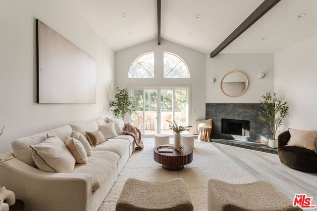 3284 Barham Boulevard 301, Los Angeles, CA 90068