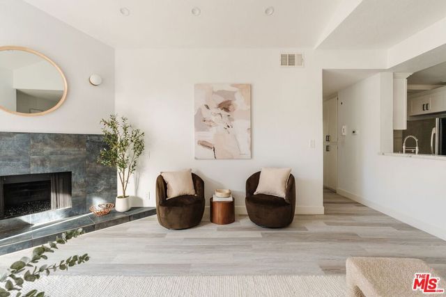 3284 Barham Boulevard 301, Los Angeles, CA 90068