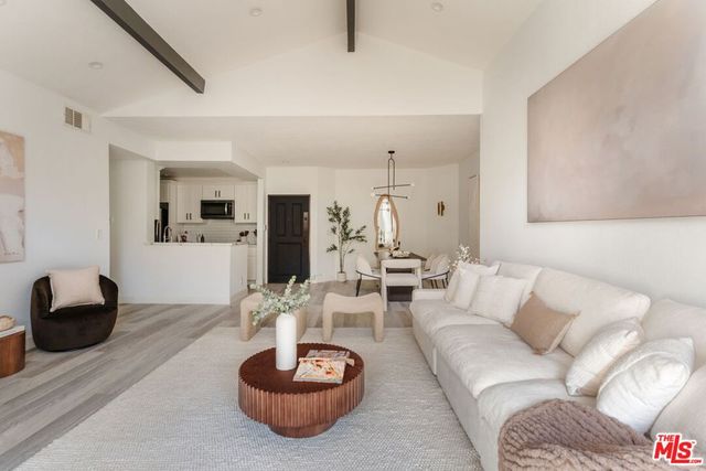 3284 Barham Boulevard 301, Los Angeles, CA 90068