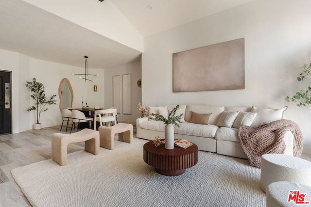 3284 Barham Boulevard 301, Los Angeles, CA 90068