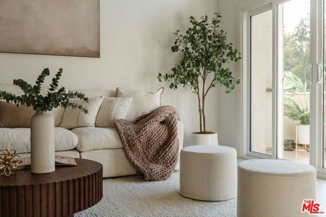 3284 Barham Boulevard 301, Los Angeles, CA 90068